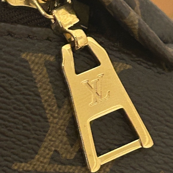 Louis Vuitton My World Tour Bumbag - Picture 5 of 16